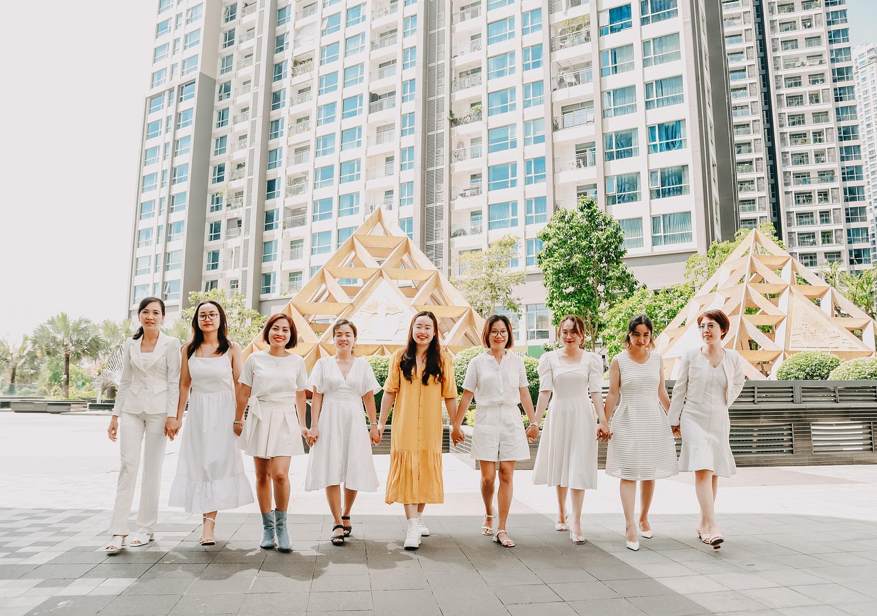 UED如何在利润与品牌形象之间进行权衡，制定营销策略？